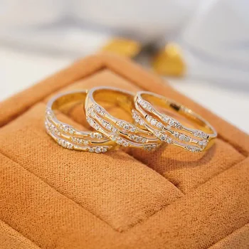 Fancy Fashion Kolm Rida Kulla Värvi Ring Naistele koos Pimestav Cubic Zirconia 2023 Uued Pulmad Engagement Ansamblid Daamid Ehted